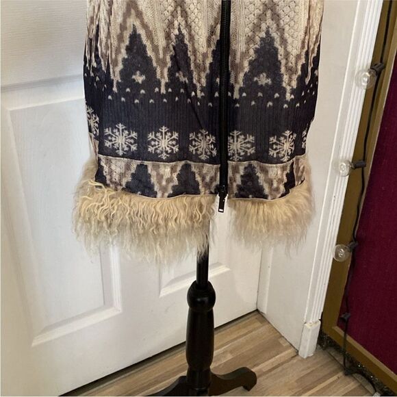 Yigal Azrouel Snowflake Patterned Vest with real Fur Trim, S - Picture 4 of 9